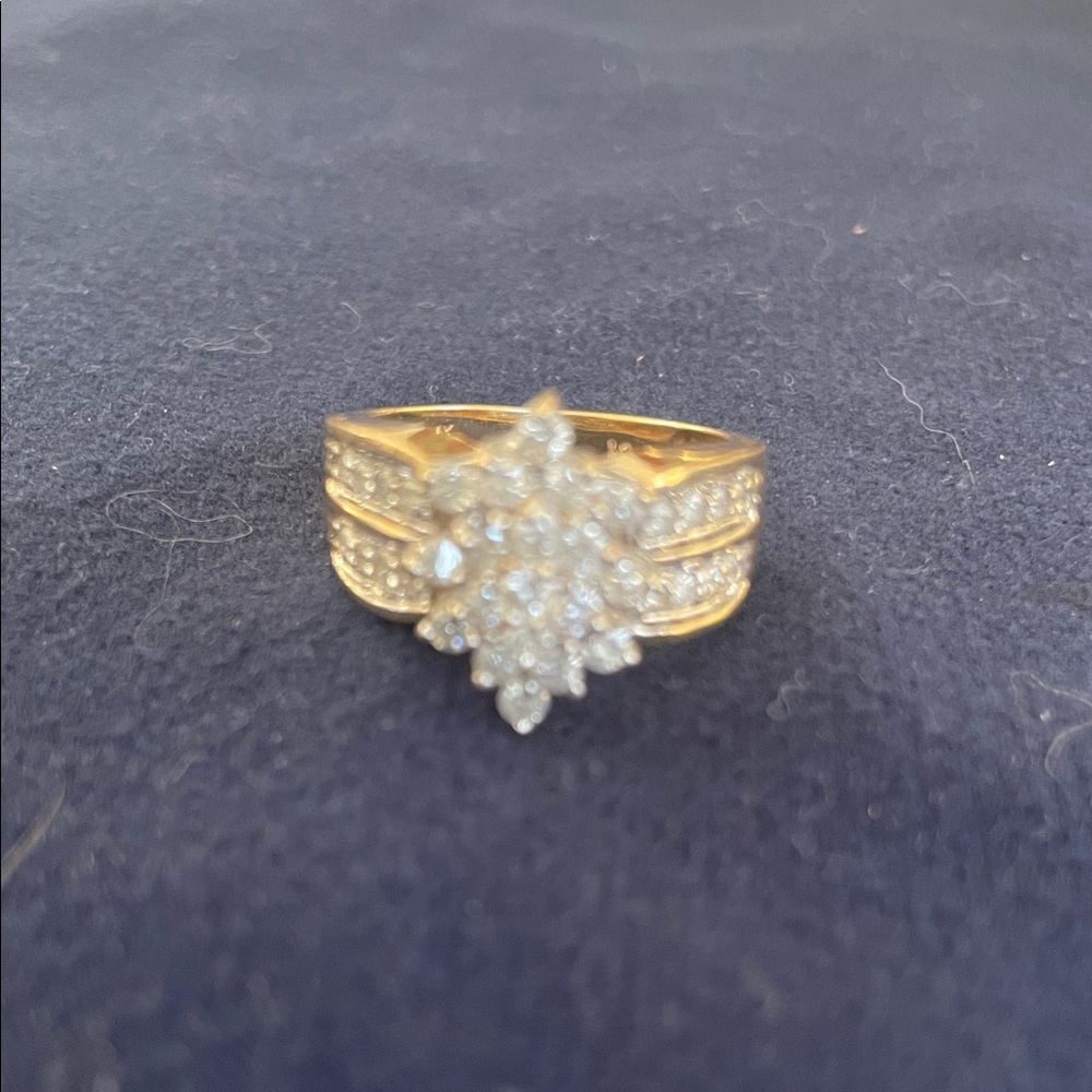 Dazzling Diamond cluster ring